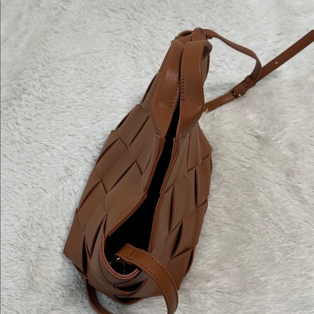 🎻 Large Faux Leather Purse - Picture 2 of 5